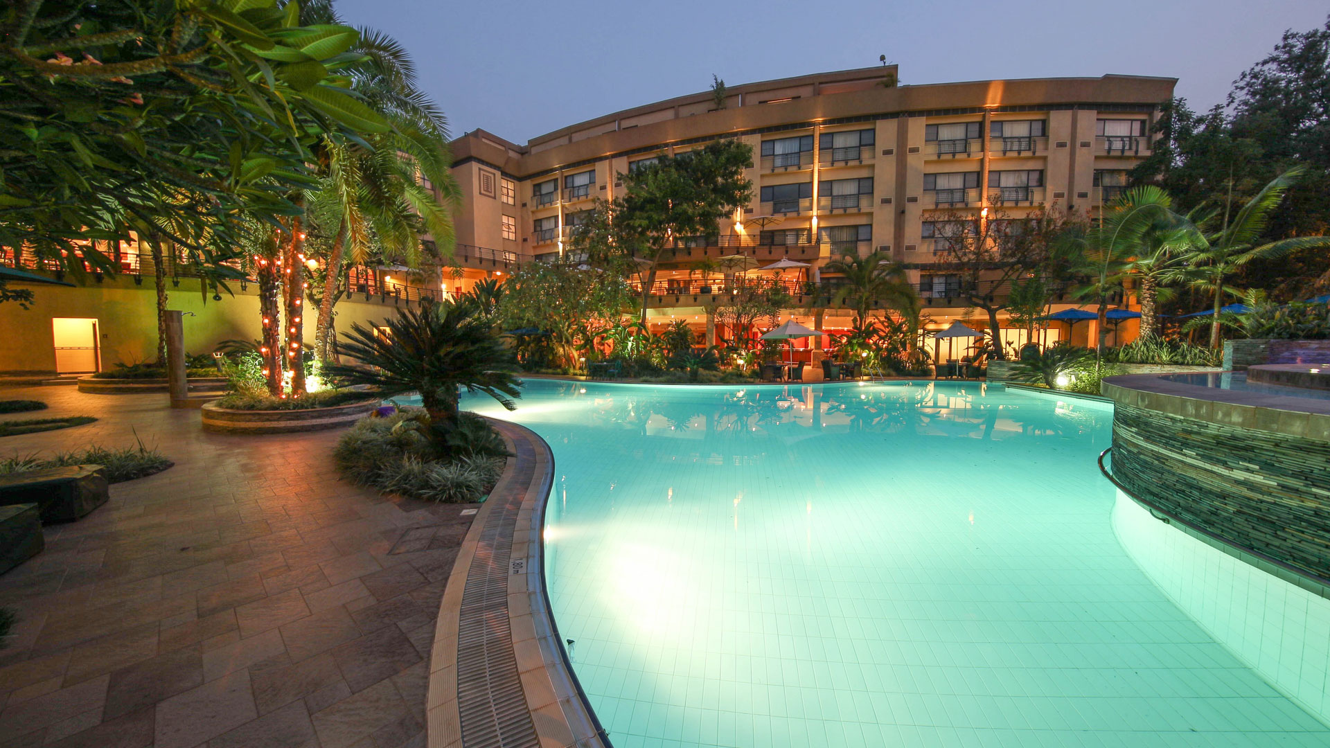 swimming-pool-kigali-serena